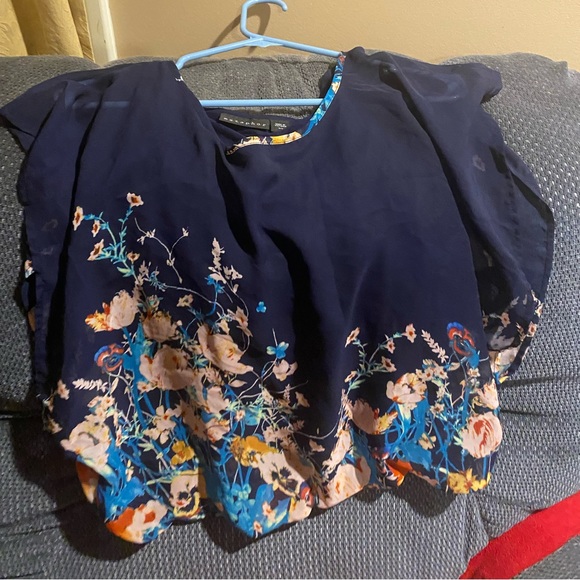 Tanktop slip inside of beautiful floral flow - Picture 5 of 6